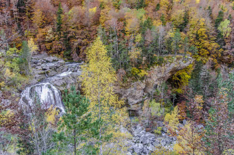 Huesca - parque nacional de Ordesa y Monte Perdido - valle de Ordesa 34 - cascada de Arripas.jpg